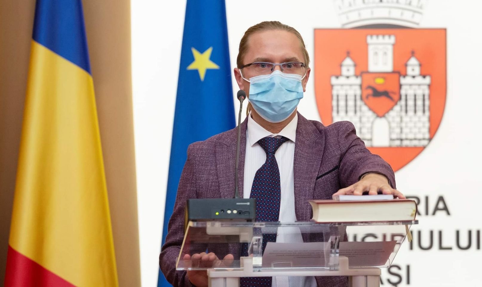  Consilierul local Iulian Huşanu şi-a anunţat demisia după un articol apărut în ZDI