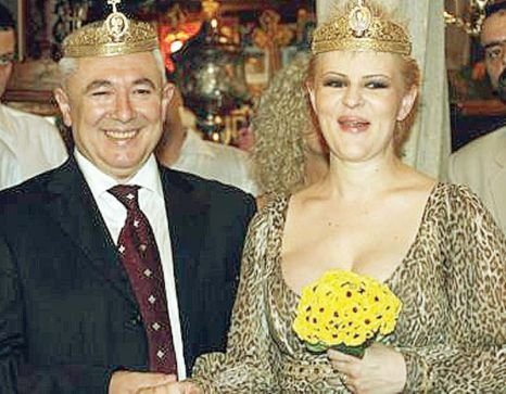  Soţul cântăreţei Sanda Ladoşi, acuzat de evaziune fiscala de 4 milioane de euro,  rămâne în arest