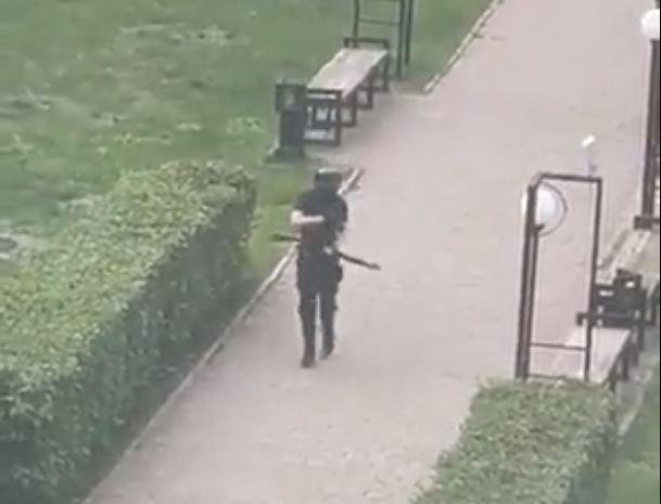  VIDEO Atac armat la o universitate din Rusia. Cel puțin trei oameni au fost uciși.  Unii studenți au sărit pe geam pentru a scăpa cu viață