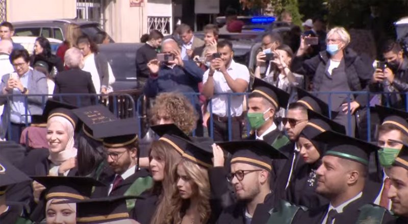  VIDEO Ceremonie specială la UMF: 1582 de absolvenți rostesc Jurământul lui Hipocrate