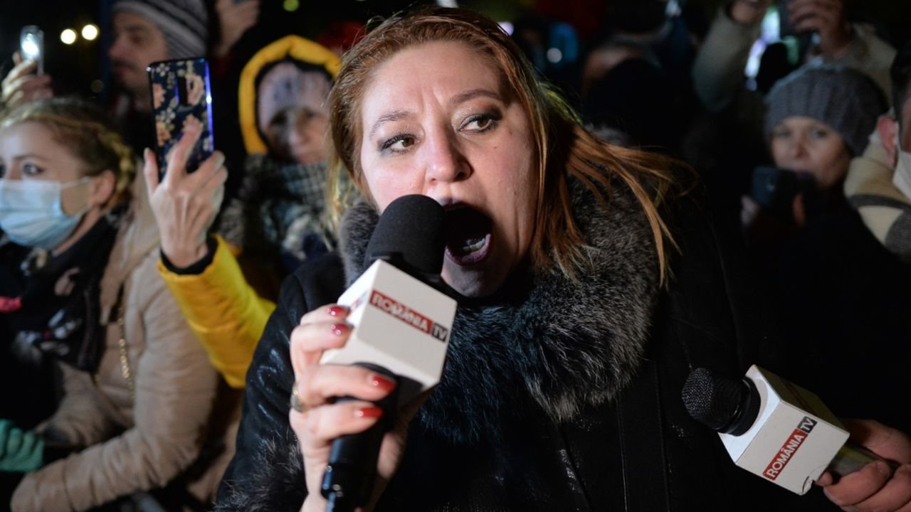  România TV, amendată din cauza minciunilor lansate de Diana Şoşoacă, Mugur Mihăescu şi Gelu Vişan