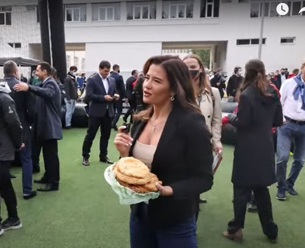  VIDEO Luis Figo, dat pe spate de o moldoveancă sexy care i-a oferit plăcinte