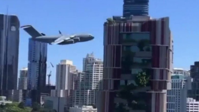  VIDEO Un uriaș Boeing C-17 Globemaster a zburat printre clădirile din Brisbane