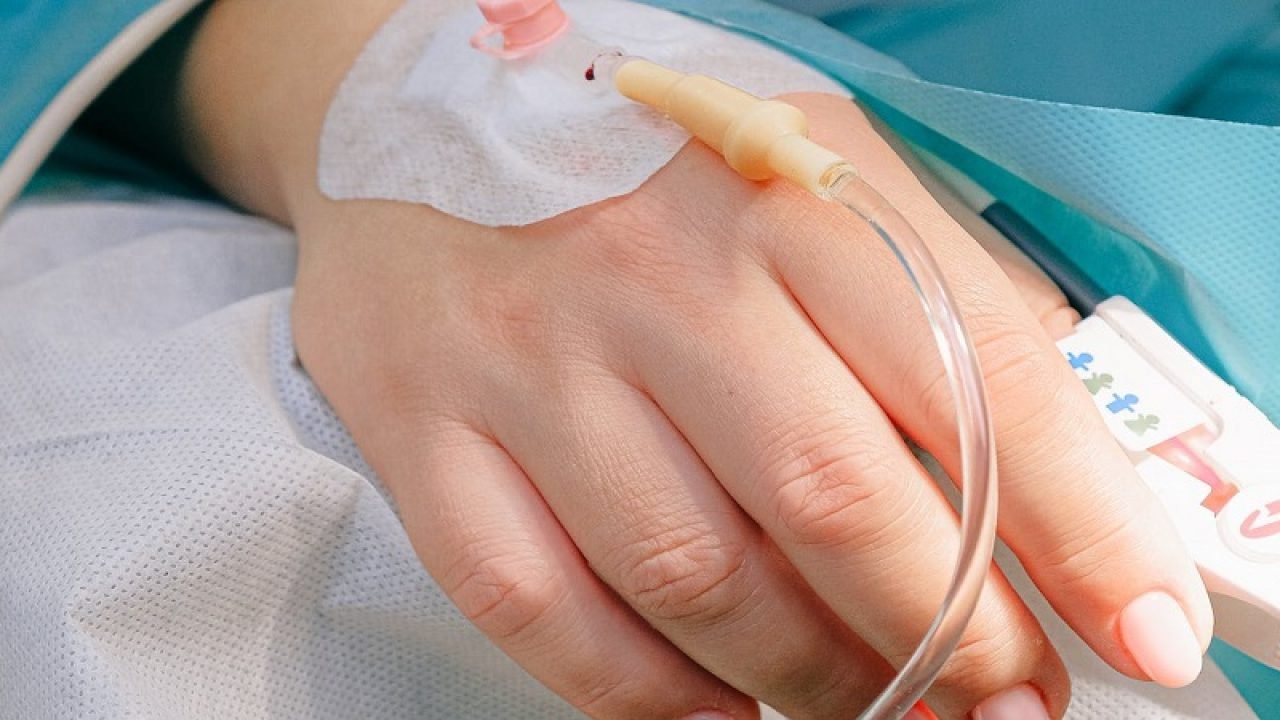  O tânără care a a înghiţit 60 de pastile de Paracetamol a fost salvată cu ajutorul dializei hepatice