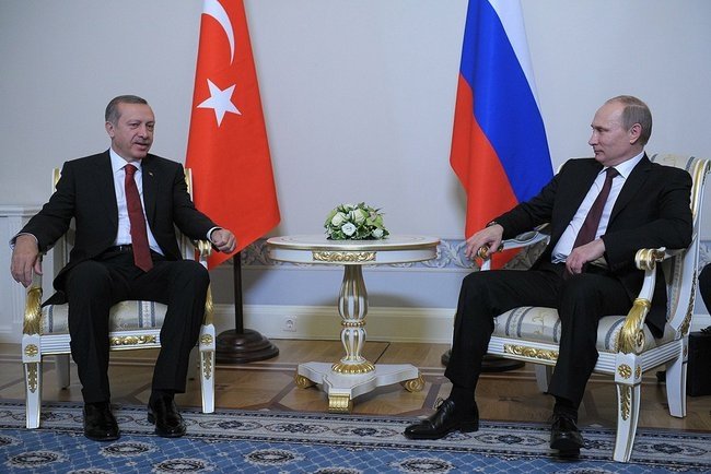  Preşedintele rus îi recomandă omologului său turc vaccinul Sputnik V