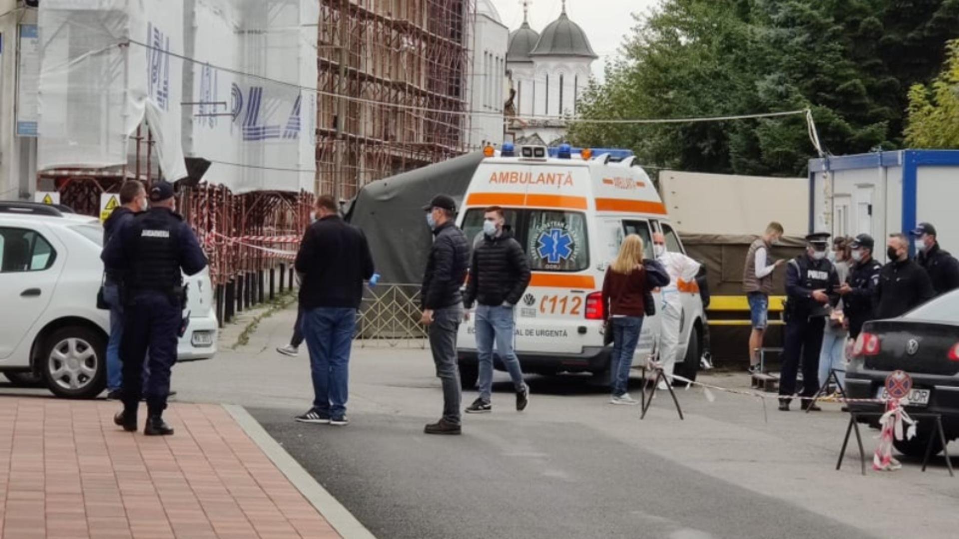  Bărbat găsit împuşcat în cap, într-o maşină din faţa Spitalului din Târgu Jiu