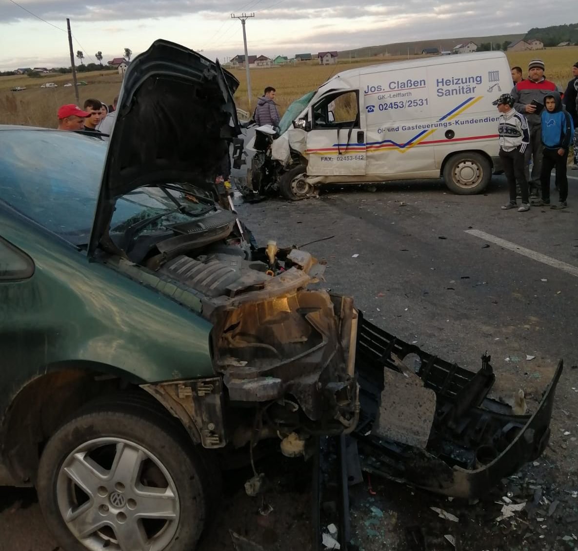  (FOTO) Iaşi: Accident cu patru victime. Un autobuz şi două maşini, implicate în coliziune