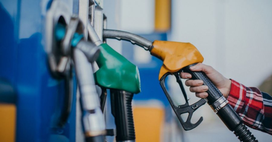  Benzina are cel mai ridicat preț din ultimii șapte ani, iar prețurile diferă la benzinării din același lanț