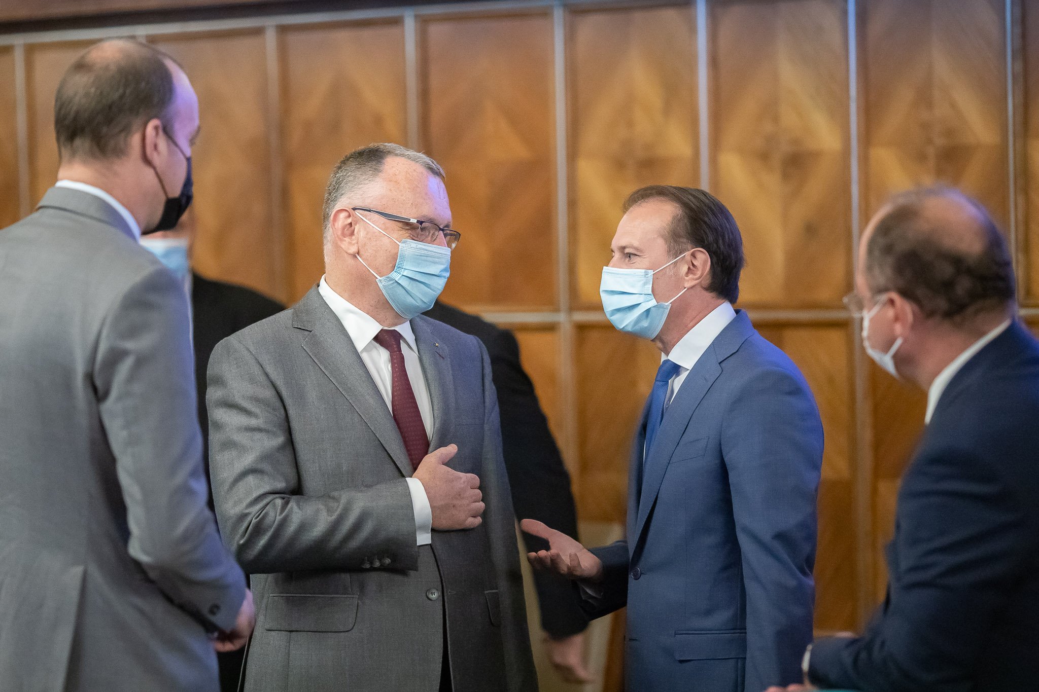  Premierul Cîţu şi Sorin Cîmpeanu rămân pe primele poziţii în Barometrul vizibilităţii miniştrilor