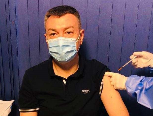 Ministrul Culturii, Bogdan Gheorghiu, s-a vaccinat cu a treia doză de vaccin împotriva COVID-19