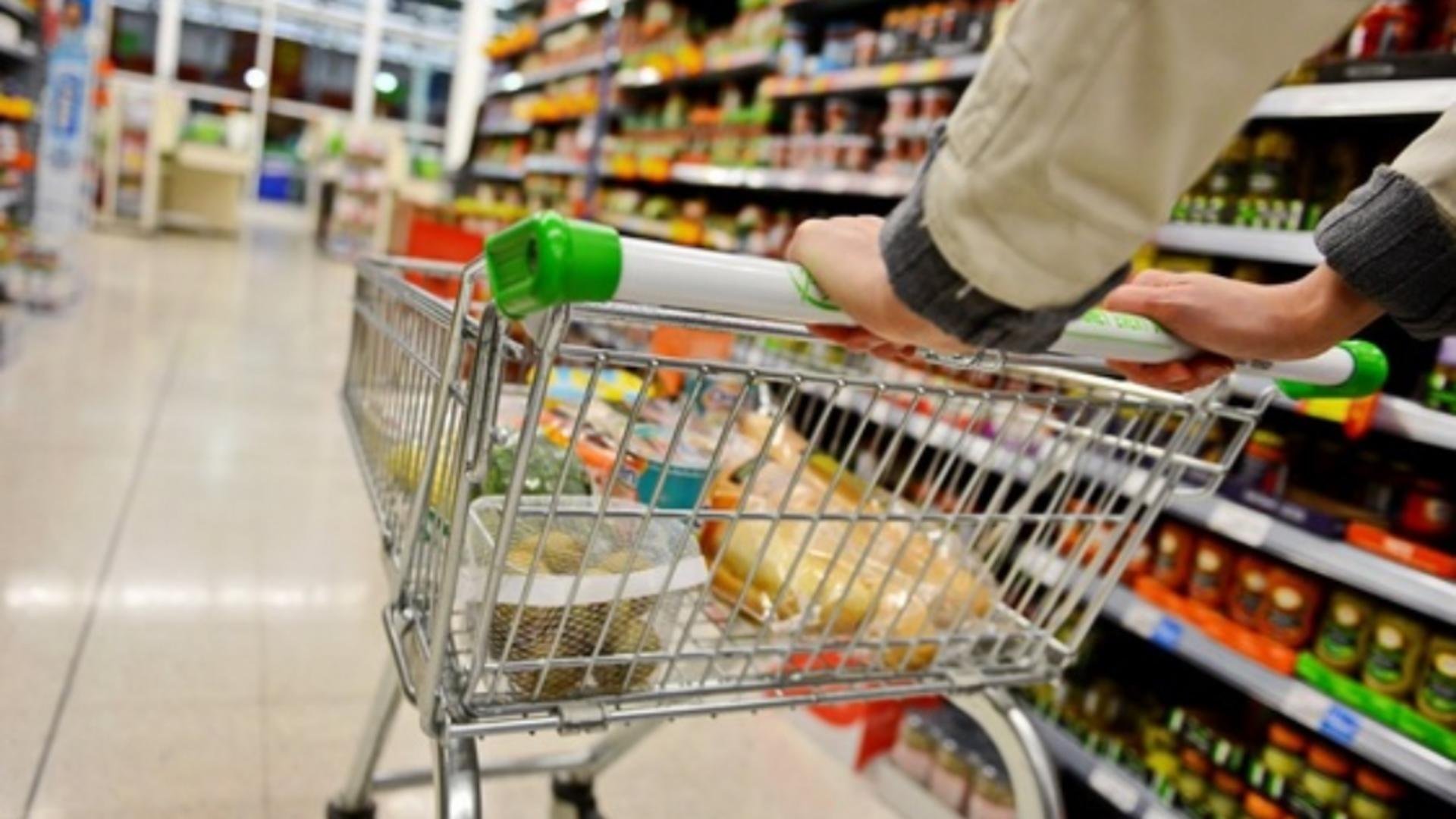  Un lanţ de supermarketuri creşte salariile tuturor angajaţilor săi. Ce bonusuri oferă