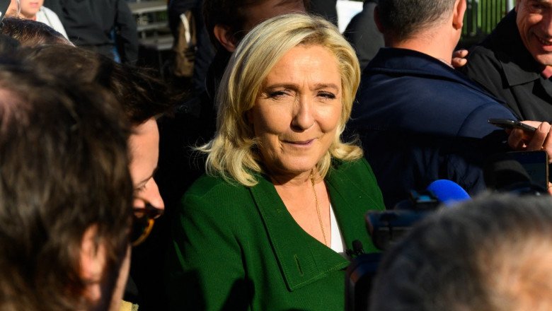  Marine Le Pen promite că va demonta turbinele eoliene din Franța și va elimina orice subvenție pentru energiile regenerabile