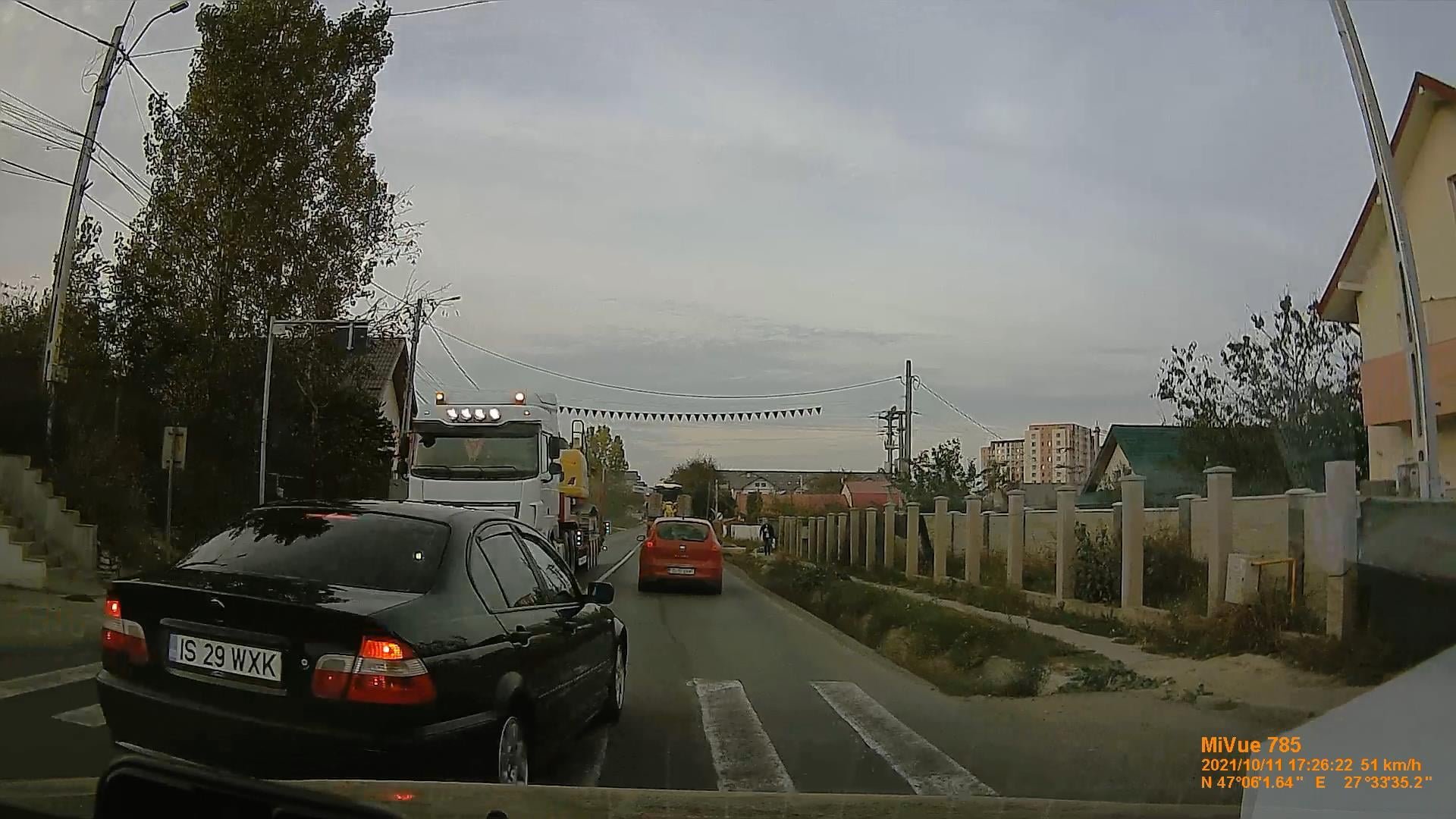  VIDEO: Un șofer din Iași a depășit pe trecere ieșind în fața unui TIR!