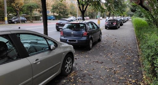  Propunere adoptată tacit de Senat: Amenzi usturătoare pentru şoferii care parchează pe trotuar