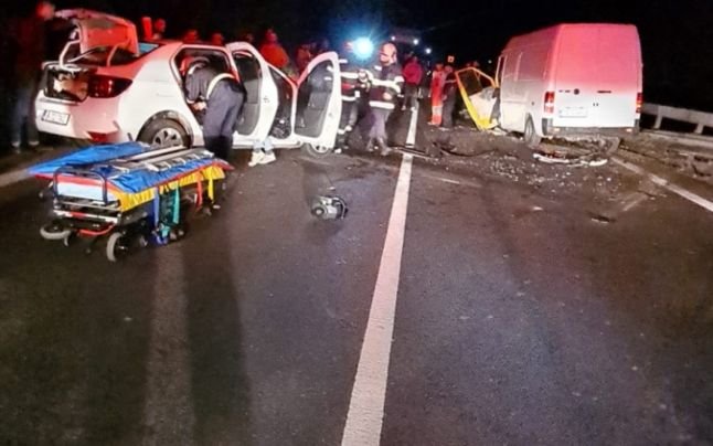  Cinci cetăţeni spanioli, răniţi într-un accident produs pe Valea Oltului