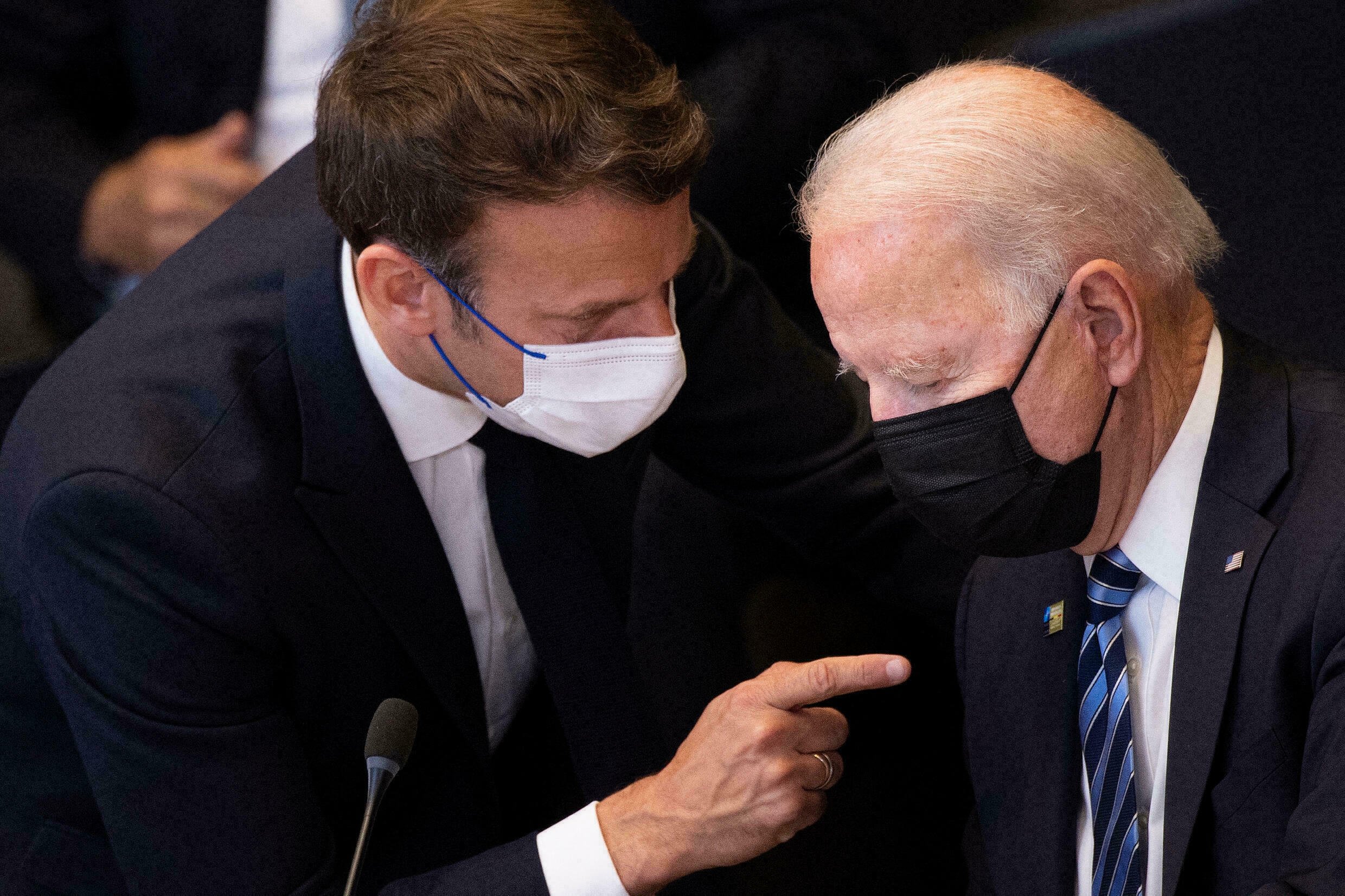  Biden şi Macron au discutat despre consolidarea apărării Europei