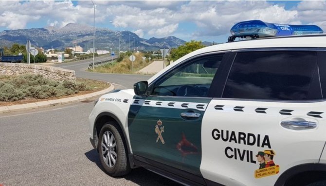  Poliţia spaniolă a arestat 12 persoane care au fugit după ce un avion a aterizat de urgenţă la Palma de Mallorca