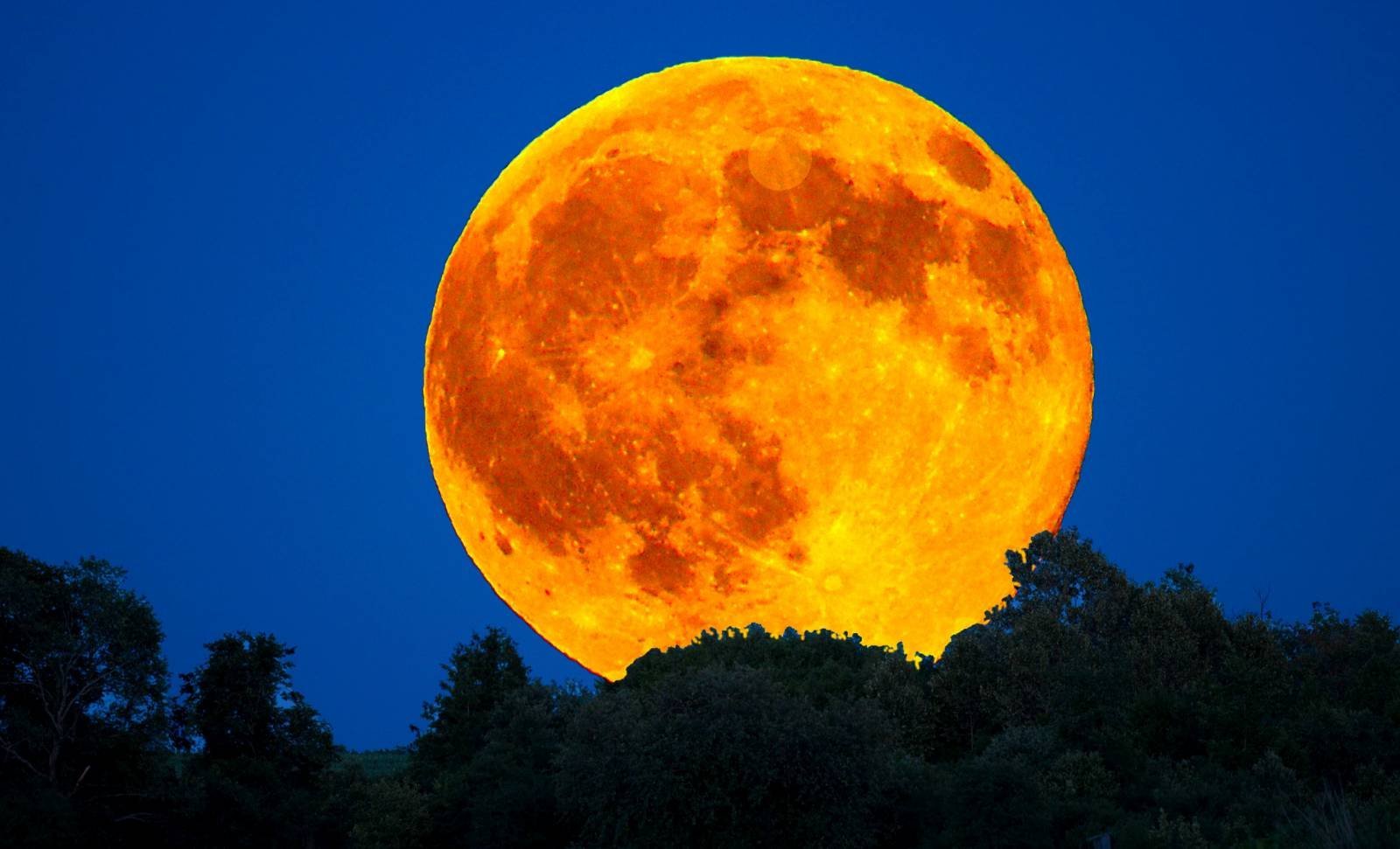  Cât oxigen conţine de fapt suprafaţa Lunii? O teorie interesantă!