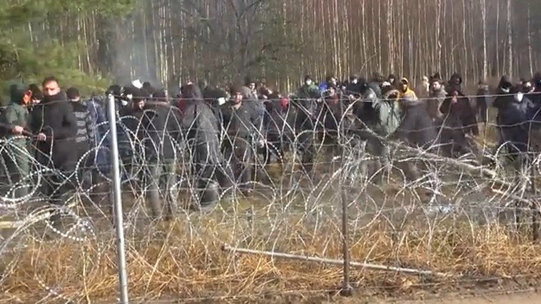  Polonia urmează să înceapă în decembrie construcţia unui zid de 180 de kilometri la frontera cu Belarusul