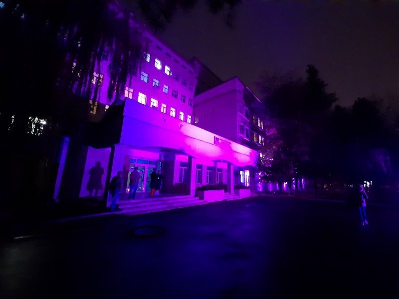  Mai multe instituţii vor fi luminate miercuri în violet: Ziua Prematurului la Iaşi