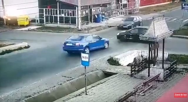  (VIDEO) Momentul accidentului mortal de la Mogoşeşti. Trei maşini se izbesc în acelaşi timp