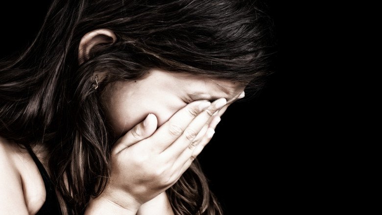  Suceava: Un bărbat a fost arestat preventiv după ce şi-a violat fetiţa în vârstă de 6 ani