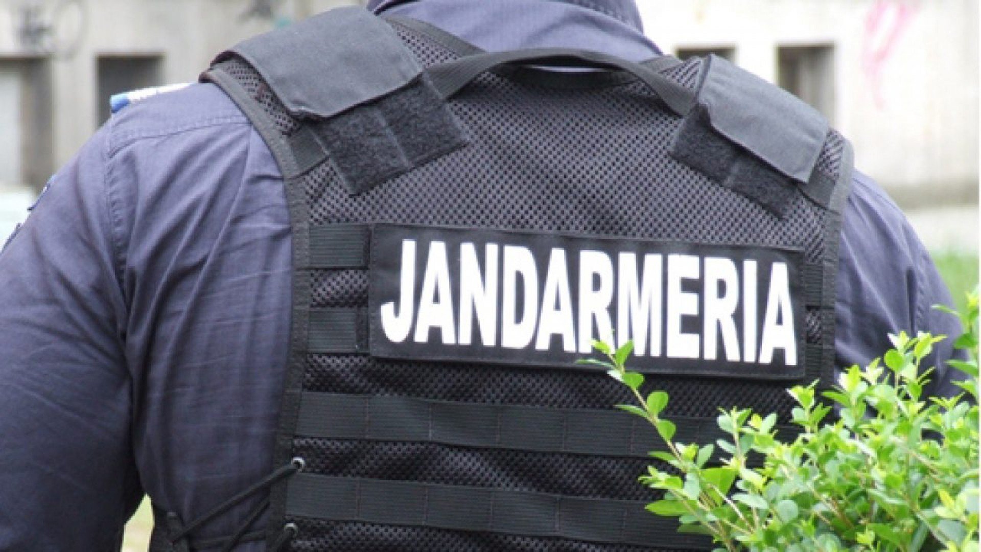  Un jandarm s-a împuşcat mortal duminică în timp ce efectua serviciul de pază