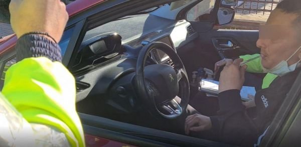  Tânăr prins drogat la volan în timp ce dădea examen pentru permisul de conducere