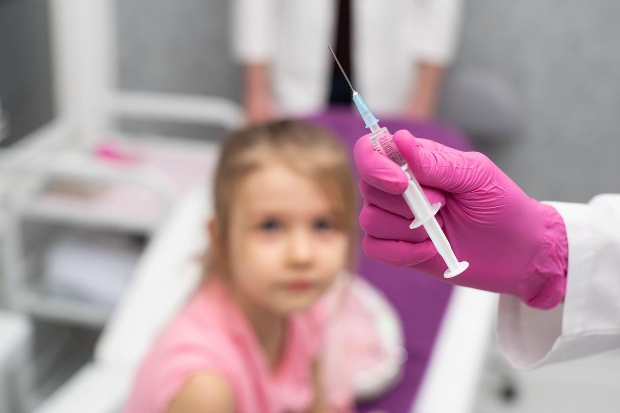  UE a aprobat primul vaccin anti-Covid pentru copiii cu vârsta între 5 și 11 ani