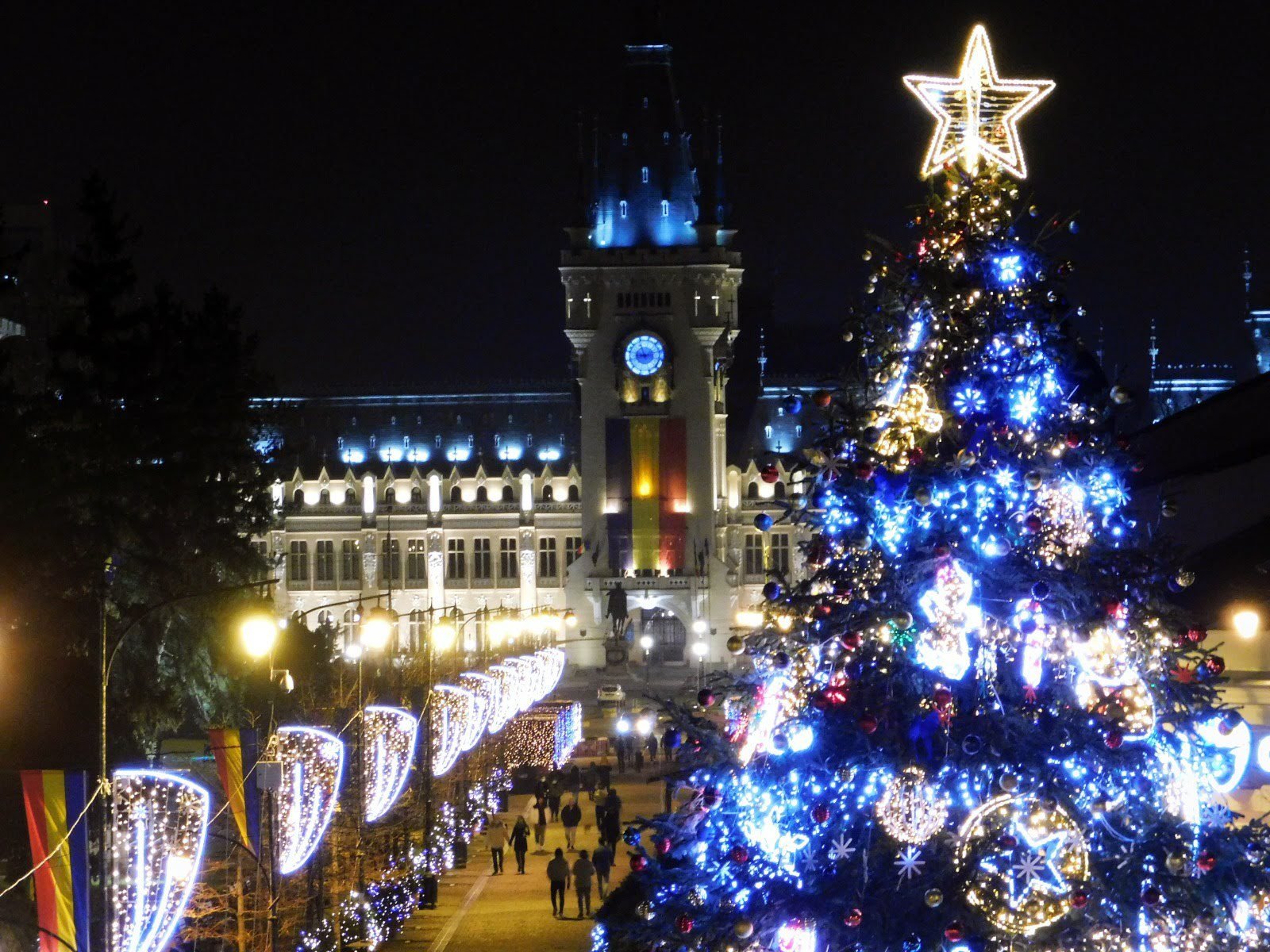  În această seară se aprind luminițele de sărbători la Iași