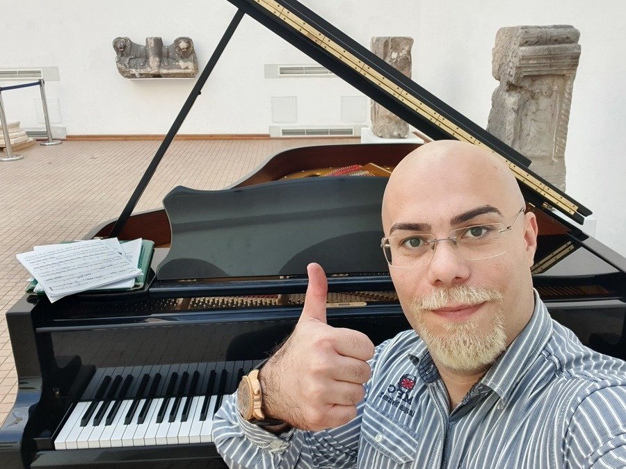  VIDEO Pianistul român Thurzo Zoltan vrea să intre în Cartea Recordurilor: 130 de ore de cântat. A început marți dimineața