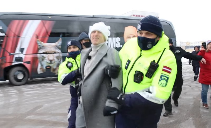  VIDEO Deputat care făcea propagandă anti-vaccin, arestat într-o benzinărie