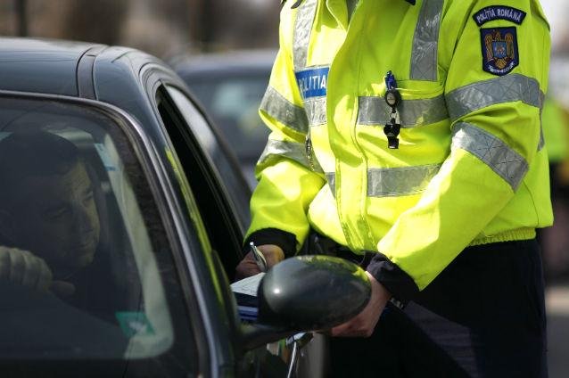 Poliţiştii din toată ţara refuză să îi mai amendeze pe şoferi şi aplică doar avertismente