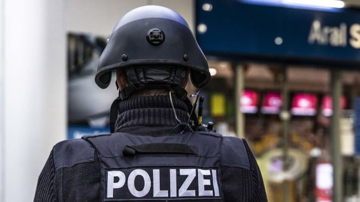  Un bărbat din Germania și-a ucis întreaga familie după ce s-a descoperit că a falsificat certificatul verde al soției