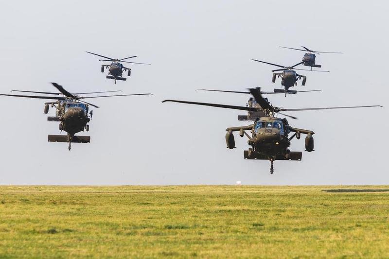  Australia vrea să-şi înlocuiască flota de elicoptere europene Airbus cu elicoptere americane
