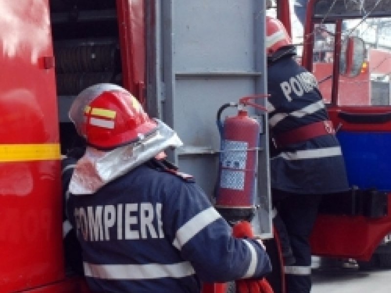  Un apartament din Iași, din zona Cantemir, a fost cuprins de flăcări