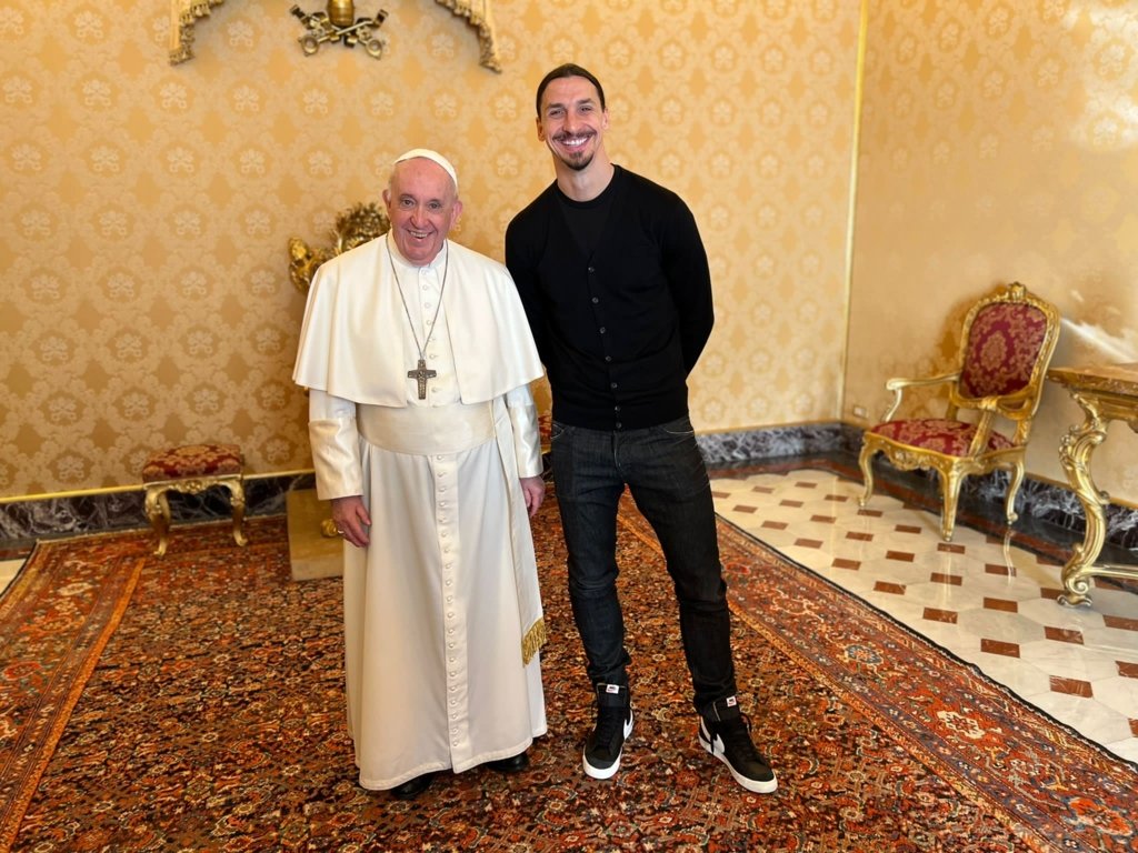  Zlatan Ibrahimovic s-a întâlnit cu Papa. Mesajul fotbalistului: „Dragoste și pace”