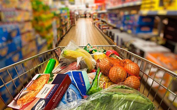  Ungaria obligă hipermarketurile străine să ofere pentru acţiuni sociale alimentele care expiră în 48 de ore