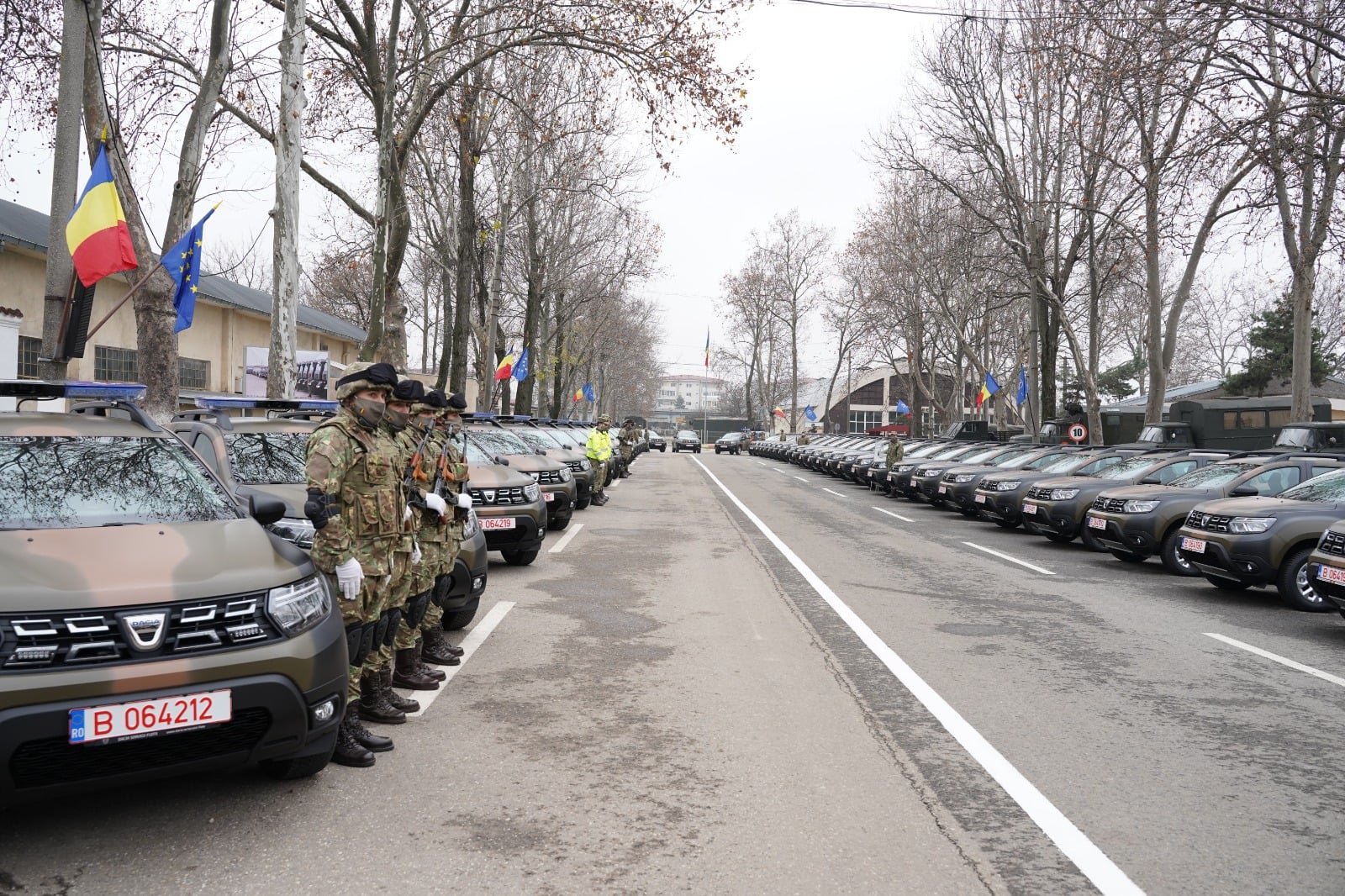  FOTO: 74 de autoturisme românești de teren pentru misiunile de poliție militară