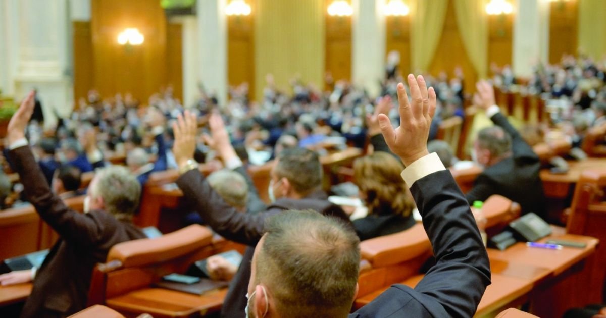  Surse: Parlamentarii ar putea fi exceptați de la obligativitatea certificatului Covid