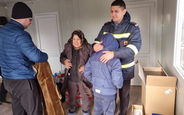  Pompierii impresionaţi: Un copil şi-a salvat ghiozdanul de școală din incendiul care i-a cuprins casa