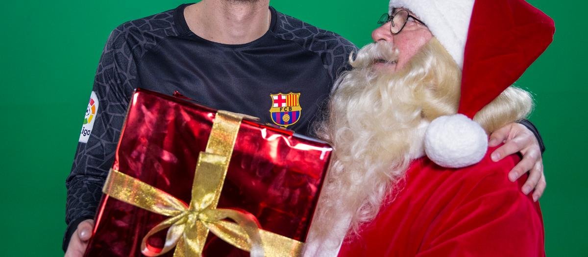  Moş Crăciun nu a trecut pe la FC Barcelona nici în acest an. Jucătorii nu au primit niciun cadou din partea conducerii