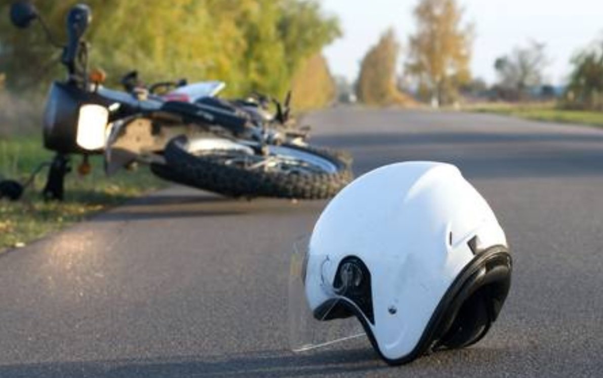  Un bărbat de 35 de ani a murit după ce a intrat cu motocicleta într-un gard în Vâlcea