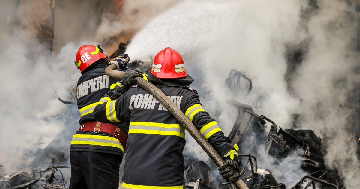 Doi morți în 24 de ore din cauza incendiilor. Sfaturi de la pompieri cum să vă protejați