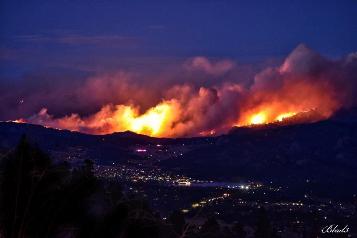  Evacuări şi sute de case distruse de incendii în statul american Colorado