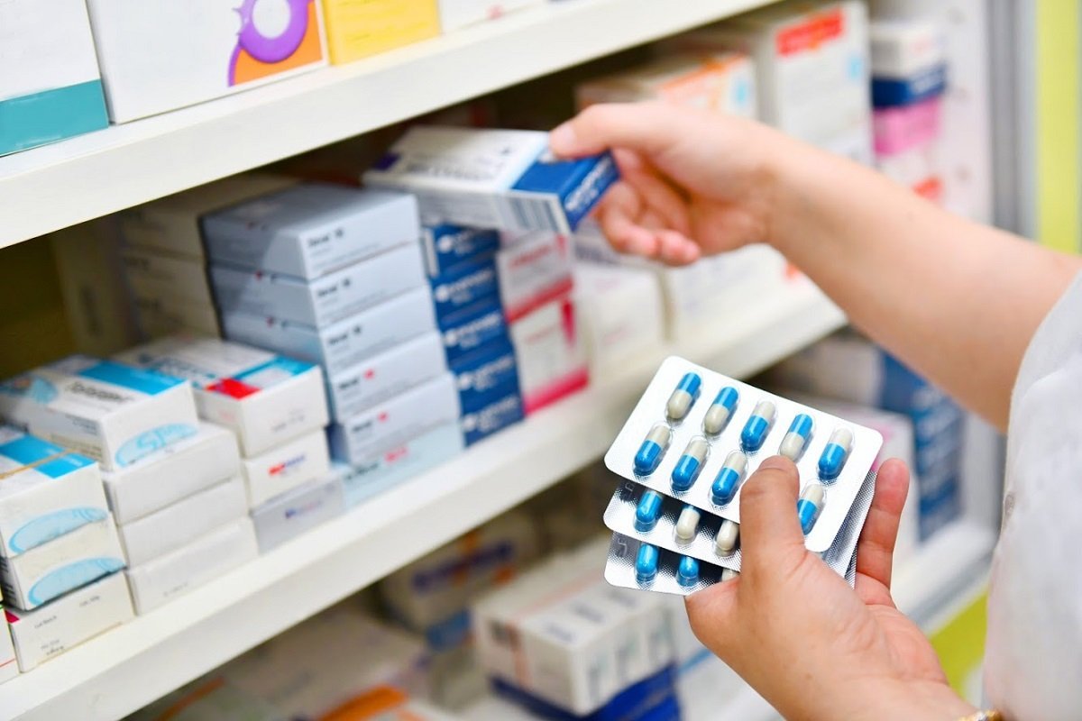  Atenţie la automedicaţia cu antivirale: noile tratamente, disponibile în farmacii, au grave contraindicaţii şi efecte secundare