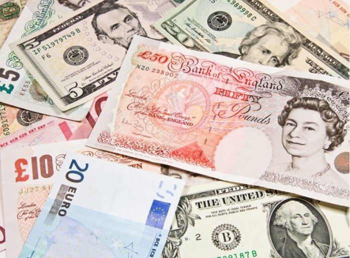  Lira sterlină s-a apropiat marţi de maximul ultimilor doi ani faţă de euro