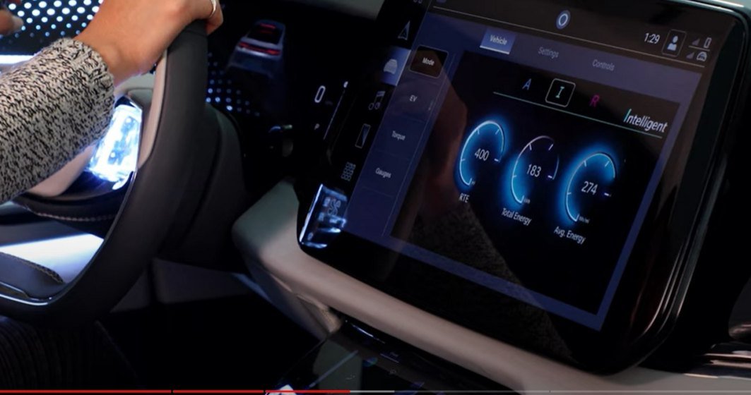  VIDEO: Încă un brand auto anunță sfârșitul motoarelor diesel și pe benzină: cum arată conceptul Chrysler prezentat în cadrul CES2022