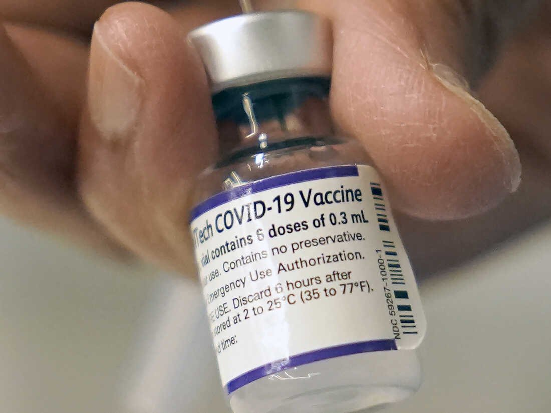  Şeful Pfizer: Vaccinul pentru varianta Omicron a coronavirusului va fi gata în martie