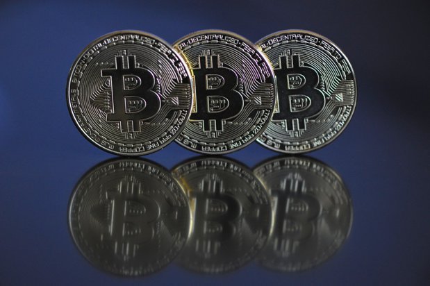  Bitcoin și celelalte criptomonede se prăbușesc, iar semnalul este îngrijorător